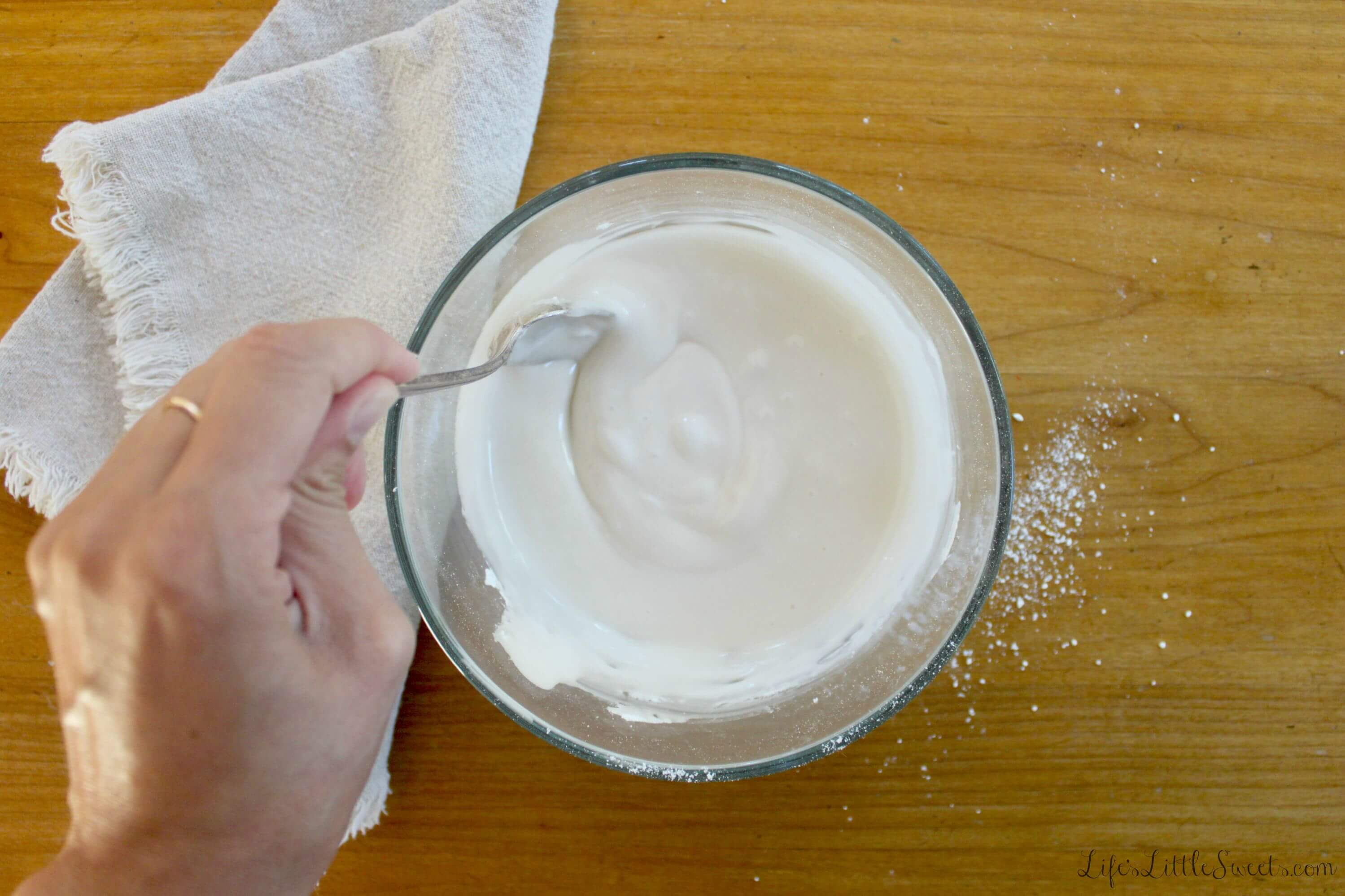 Stir ingredients to combine until smooth. Vanilla Coconut Icing is a vegan and gluten-free icing that can be enjoyed on muffins, scones, quick breads, cakes or any number of dessert recipes.