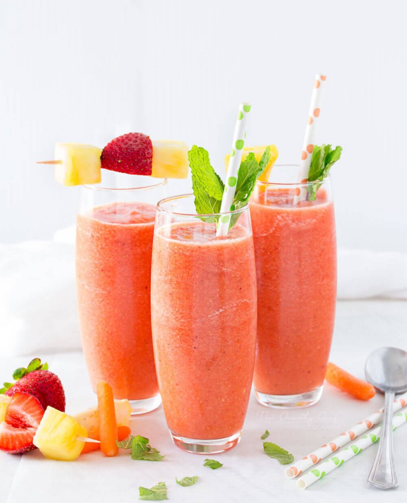 Tropical Carrot Smoothie from Amanda Batcher | The Chunky Chef #FoodieMamas