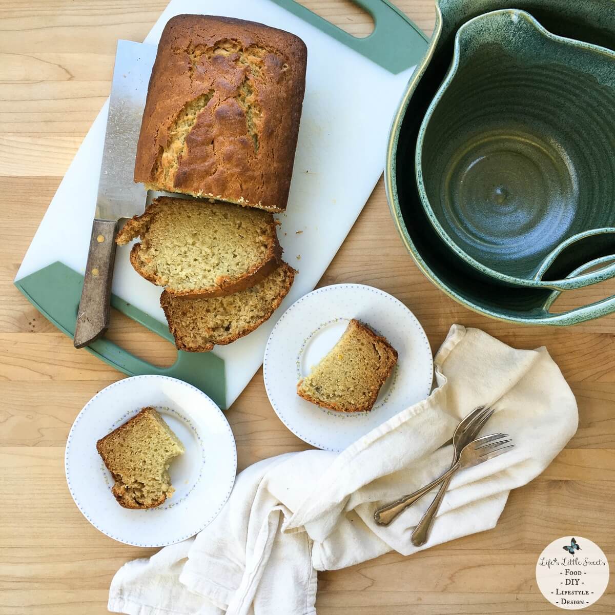 Easy Banana Bread + Nesting Stoneware Mixing Bowls from Uncommon Goods Review - Easy Banana Bread is a traditional banana bread and perfect for breakfast, snack or dessert. Check out my review of the Nesting Stoneware Mixing Bowls that I used to make this banana bread from Uncommon Goods!
