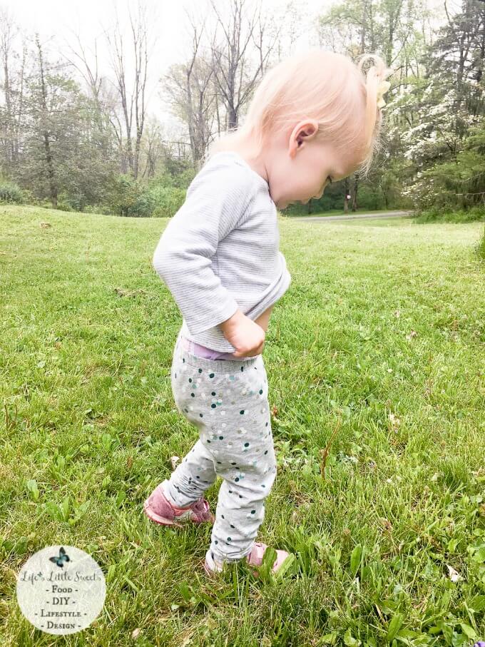 This DIY Toddler Shirt (video + tutorial) is an easy and resourceful way to make your child's clothes last longer through the potty training process. I'm sharing potty training tips that have helped our household in the potty training process plus more ideas - including a potty training personality quiz + potty training games with Huggies Pull-Ups Training Pants! #ad #PottyTrainingTips #PullUpsPersonality #DGcoupons