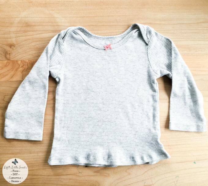 This DIY Toddler Shirt (video + tutorial) is an easy and resourceful way to make your child's clothes last longer through the potty training process. I'm sharing potty training tips that have helped our household in the potty training process plus more ideas - including a potty training personality quiz + potty training games with Huggies Pull-Ups Training Pants! #ad #PottyTrainingTips #PullUpsPersonality #DGcoupons