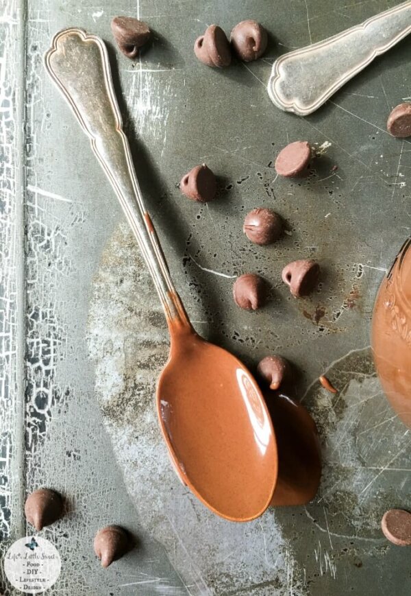 Homemade Chocolate Shell (2 ingredients + 5 mins! with Coconut Oil