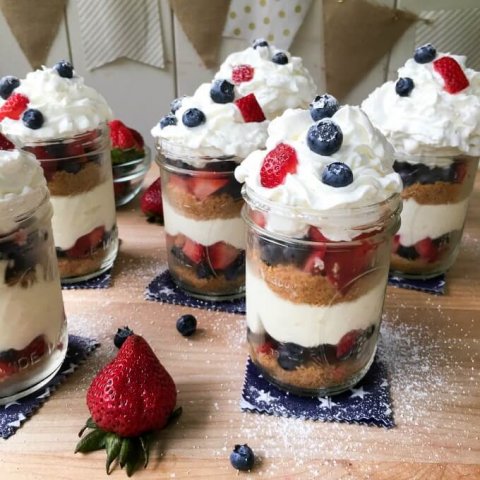 Mason Jar No Bake Berry Cheesecake Trifle