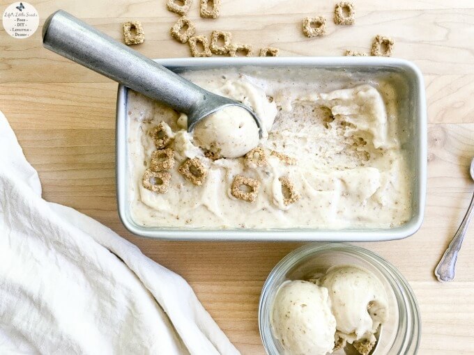 Cracklin' Oat Bran Banana Ice Cream has only 2 ingredients, is no-churn, dairy-free and so easy to make! This is one ice cream that is perfectly alright to have for breakfast or anytime of day! Get a bunch of ripe bananas and let's do this! #ad #ReimagineCereal #CollectiveBias