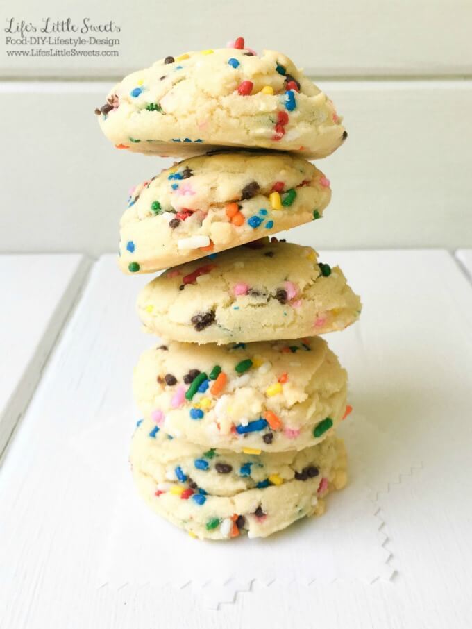In Content 2 - Easy Funfetti Sugar Cookies Sara Maniez www.lifeslittlesweets.com chewy sprinkles rainbow 680x906 stacked