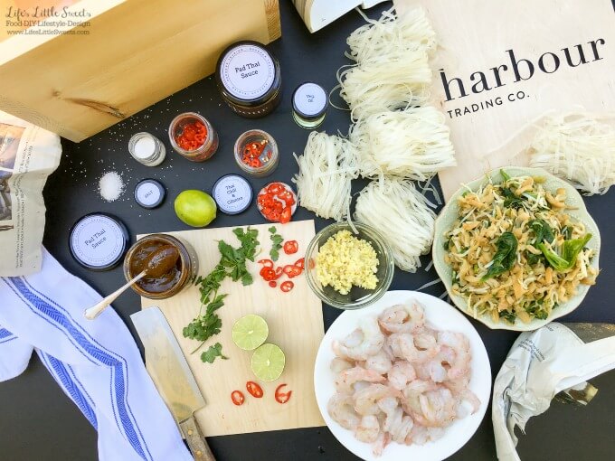 ??? How to Host a Fall Outdoor Dinner: Shrimp Pad Thai #ad #HarbourTradingCo #CollectiveBias @HarbourTrading