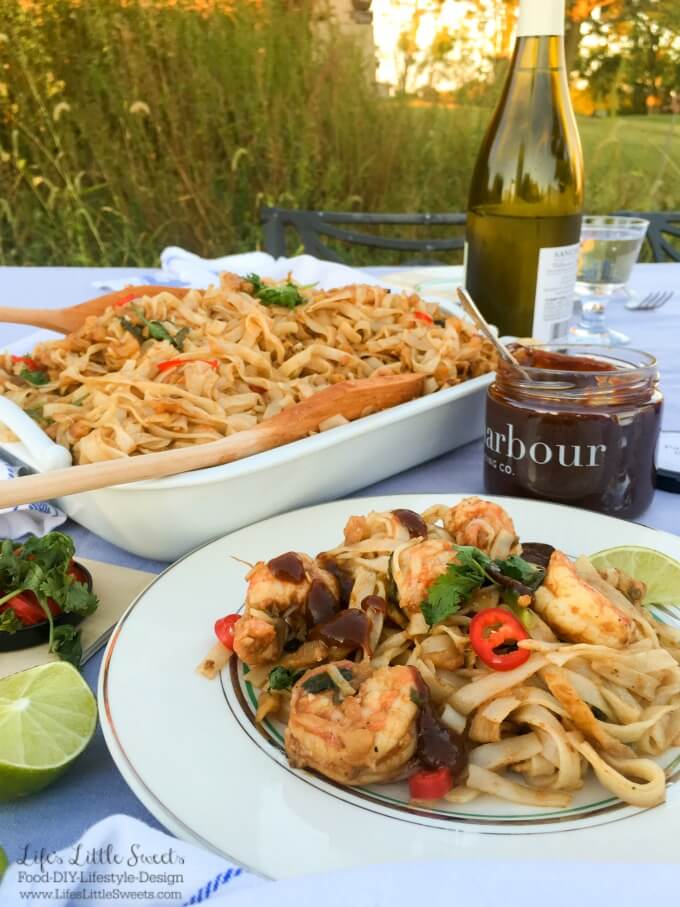 ??? How to Host a Fall Outdoor Dinner: Shrimp Pad Thai #ad #HarbourTradingCo #CollectiveBias @HarbourTrading