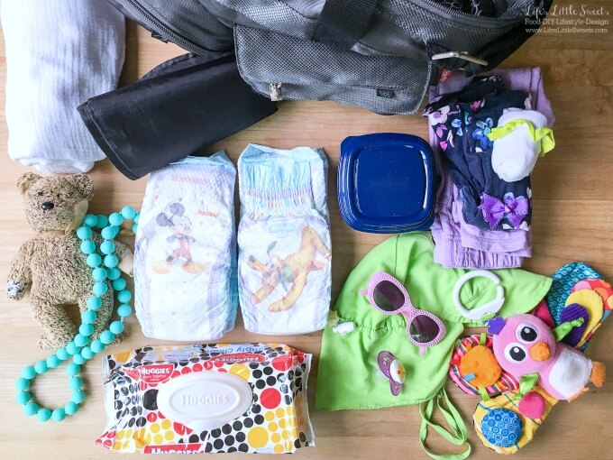 ??? Do you know How to Pack a Diaper Bag so that you are ready for anything? I have helpful tips and share what I pack, including Huggies Little Movers Plus diapers! #ad #SuperAbsorbent #CollectiveBias @Costco