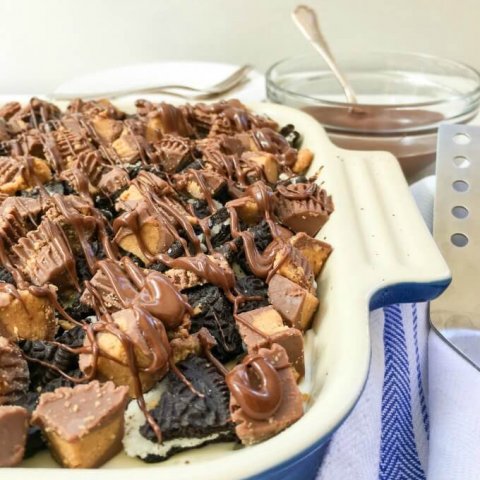 ? This One-Pan Peanut Butter Cup Oreo No Bake Cheesecake combines cheesecake with Oreo cookies and Reese's Peanut Butter Cups to create a decadent dessert! Bring this rich and creamy, no bake, layered dessert to your next gathering for everyone to enjoy.