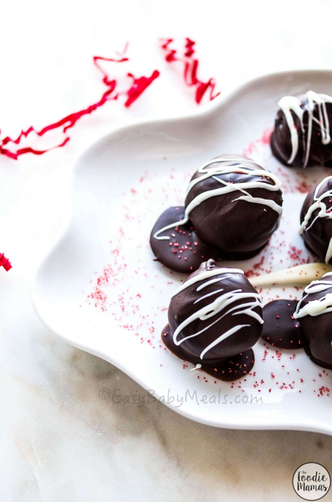 Oreo Chocolate Truffles | Deepika Haldankar of Easy Baby Meals - 10 Holiday Desserts Recipe Roundup #FoodieMamas