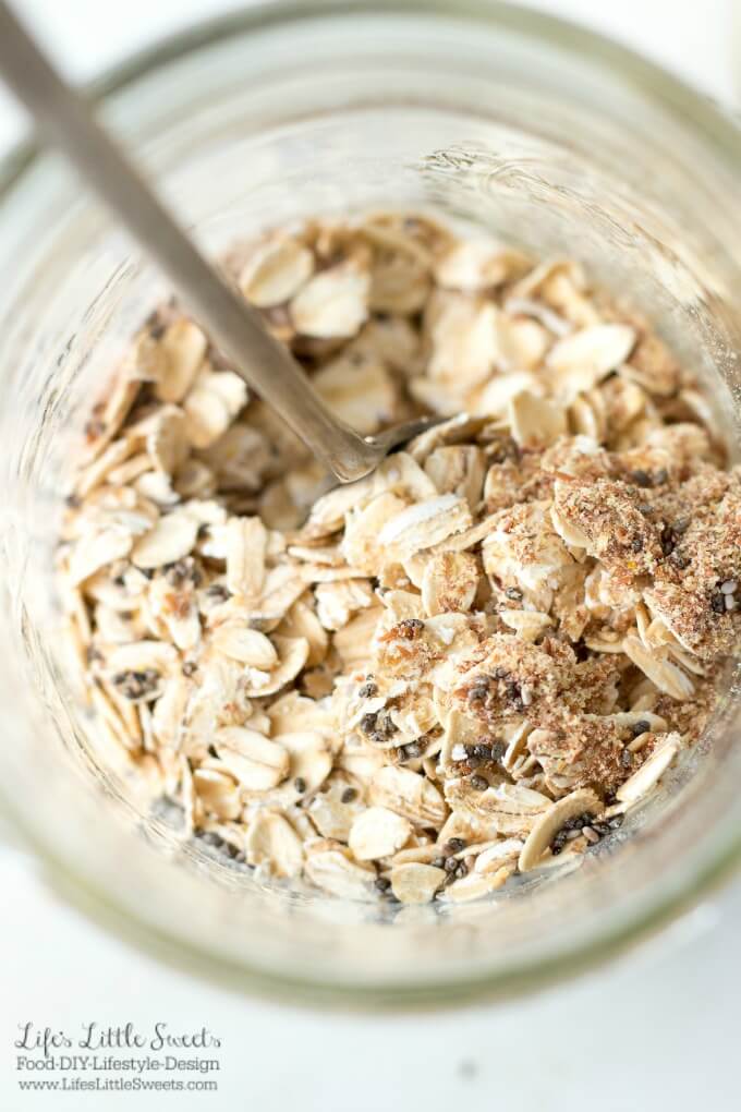 I'm sharing How to Prep Overnight Oats for the Week recipe tutorial. It's a New Year, New You! It's time to make breakfast a priority and I'm going to make it easy for you with this tutorial! (vegan option) #ad #collectivebias #SameSilkySmoothTaste @Walmart @Silk