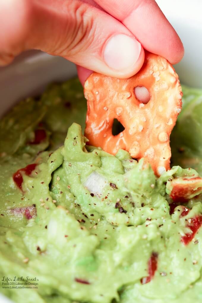 Pretzel Dipping | This Easy Guacamole is fresh and a perfect recipe for Spring and Summer. A simple recipe with red onions, fresh chopped tomatoes and a spritz of lime, enjoy it for any gathering, game day or a quick snack for yourself!