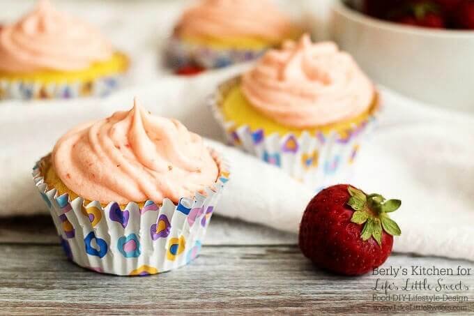 Strawberry Lemonade Cupcakes are sweet and delicious! | Mother’s Day is almost upon us and what better way to show you care than to make something special for your amazing Mom? These Strawberry Lemonade Cupcakes are a semi-homemade but utterly delicious Mother’s Day treat full of tangy lemon and strawberry flavors.