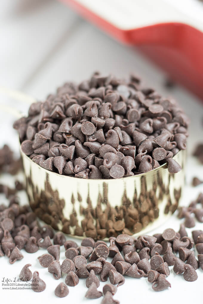 This Luscious Mocha Lush Dessert Recipe is a light, airy and cool dessert that serves up delicious chocolate-y, mocha flavor. This no bake option, layered dessert is creamy and sweet (Serves 12). www.lifeslittlesweets.com