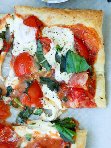 cropped-IMG_3152-Tomato-Basil-Mozzarella-Puff-Pastry-Tart-www.lifeslittlesweets.com-Sara-Maniez-Pizza-680x1020-1.jpg