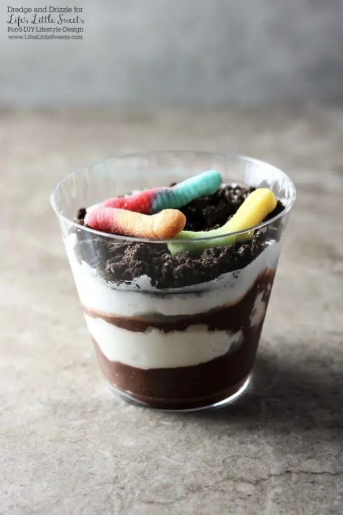 Dirt Cake Cups Recipe www.lifeslittlesweets.com