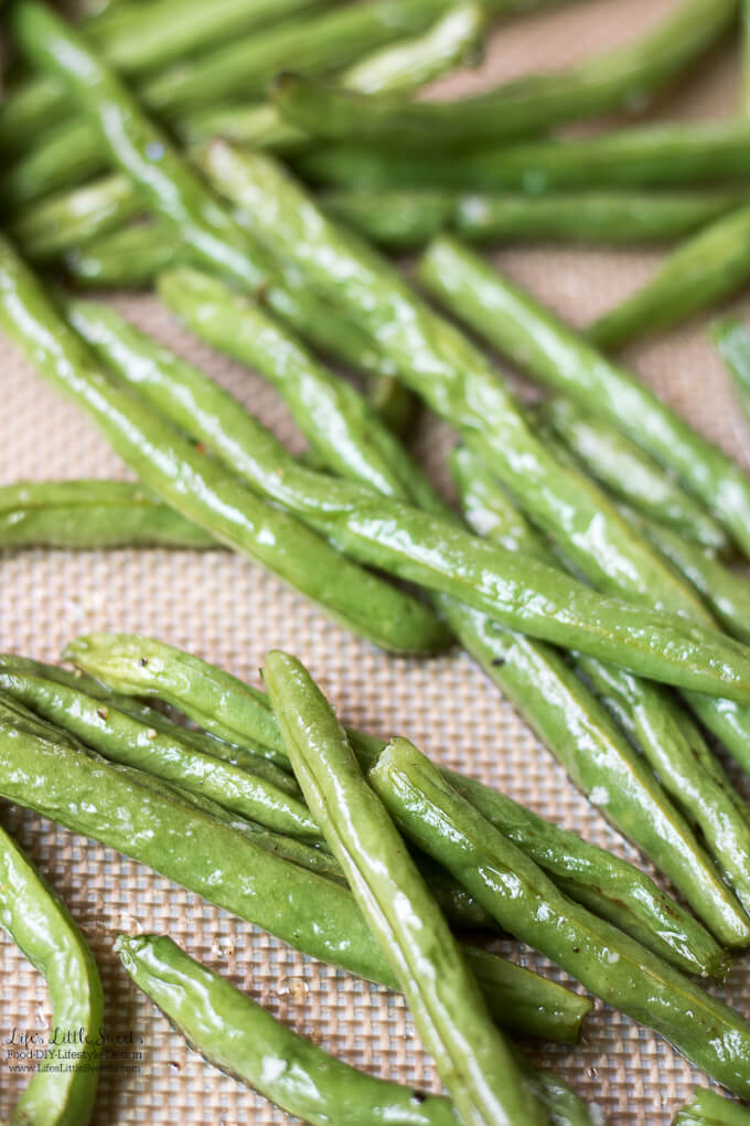 Roasted Green Beans are the easy, savory and perfect side to go with your dinner! (vegan)