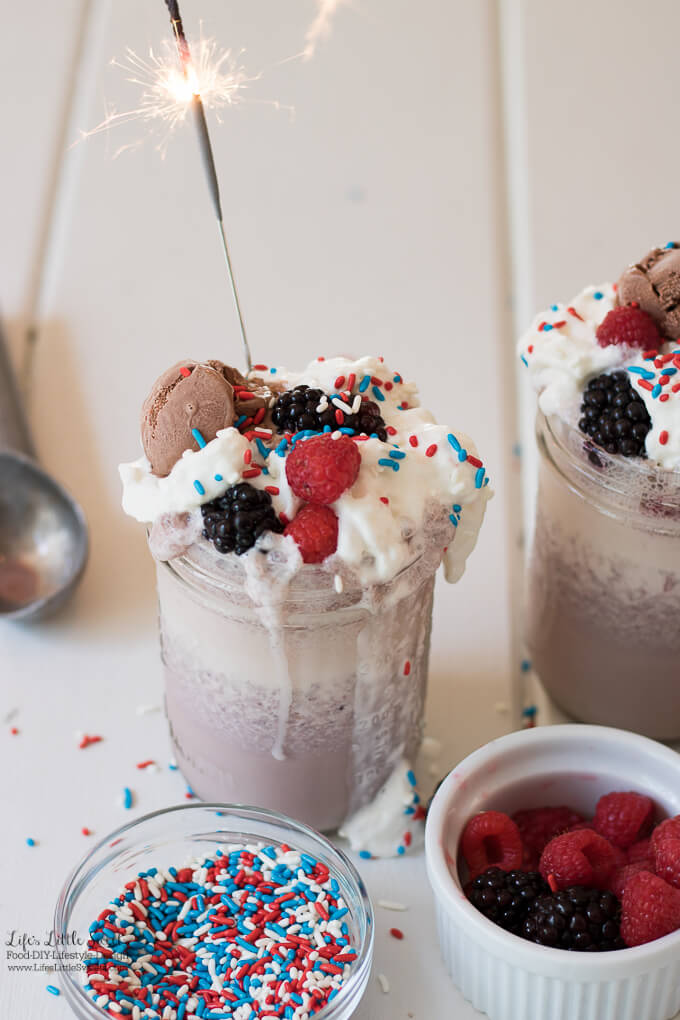 This Summer Berries Sweet Cream Coffee Frappe is the perfect sweet, refreshing and frozen drink for 4th of July or anytime during the Summer! #ad #collectivebias #FrappeYourWay