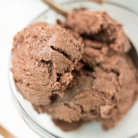 No-Churn Naturally Sweetened Chocolate Ice Cream