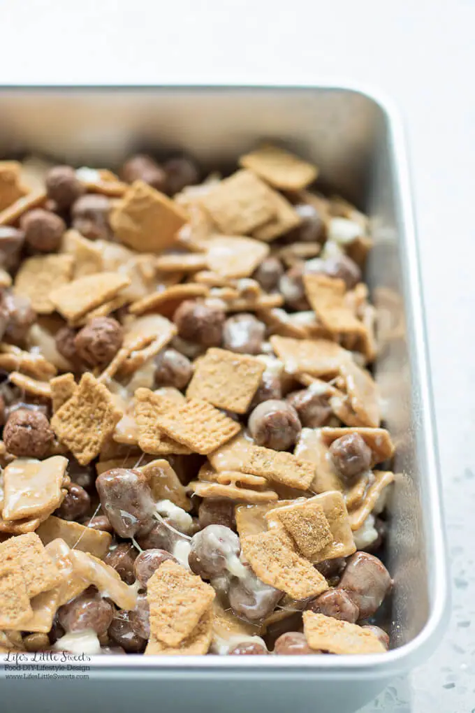 These Marshmallow S'Mores Cereal Treat Bars make a perfect after school or sports snack. A great, new way to enjoy all the flavor of s'mores in a bar! #BestCerealEver #ad @shopritestores