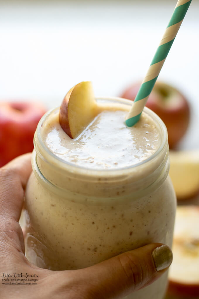 This Apple Cinnamon Date Smoothie is a frosty, sweet, filled with fresh apples and a delicious way to start the Fall!