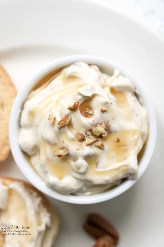 Maple Honey Roasted Pecan Cream Cheese is creamy, sweet and toasty with roasted pecans. Enjoy this maple and honey infused spread over your morning bagel or toast! #creamcheese #maple #pecan #recipe #spread #topping #breakfast #brunch