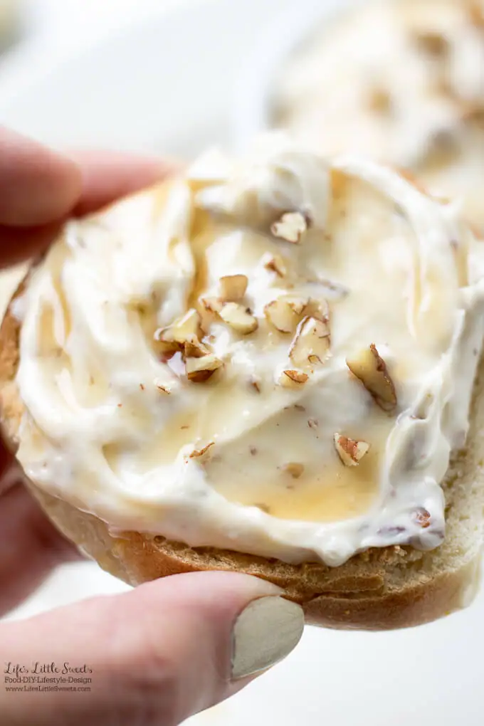 Maple Honey Roasted Pecan Cream Cheese is creamy, sweet and toasty with roasted pecans. Enjoy this maple and honey infused spread over your morning bagel or toast! #creamcheese #maple #pecan #recipe #spread #topping #breakfast #brunch