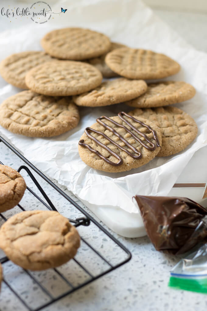 These Peanut Butter Cookies are a classic, homemade peanut butter cookie recipe. They are savory and sweet and can be made crispy or chewy. They taste delicious when drizzled or dipped in chocolate. #peanutbuttercookies #peanutbuter #chocolate #christmascookies #classic #recipe #homemade #easy