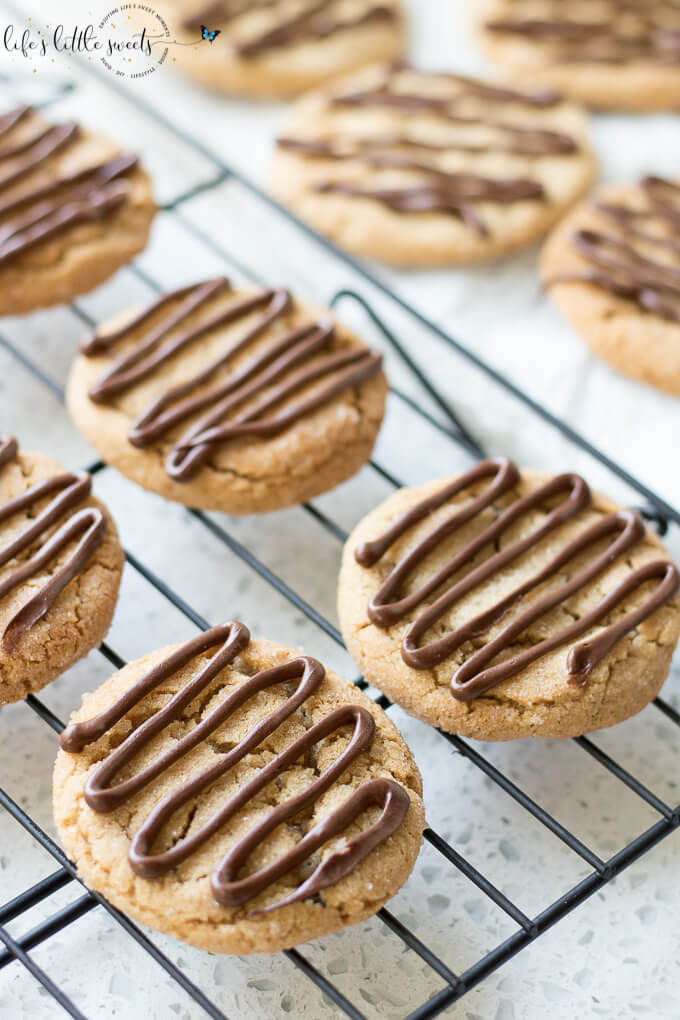 These Peanut Butter Cookies are a classic, homemade peanut butter cookie recipe. They are savory and sweet and can be made crispy or chewy. They taste delicious when drizzled or dipped in chocolate. #peanutbuttercookies #peanutbuter #chocolate #christmascookies #classic #recipe #homemade #easy