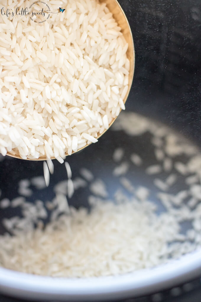 Do you know How to Make Rice in a Rice Cooker? Making rice this way is easy, less messy and frees up the stove top for cooking other food while preparing your meal. I wouldn't have it any other way! #rice #grain #ricecooker #appliance #whiterice #sidedish #side #ad