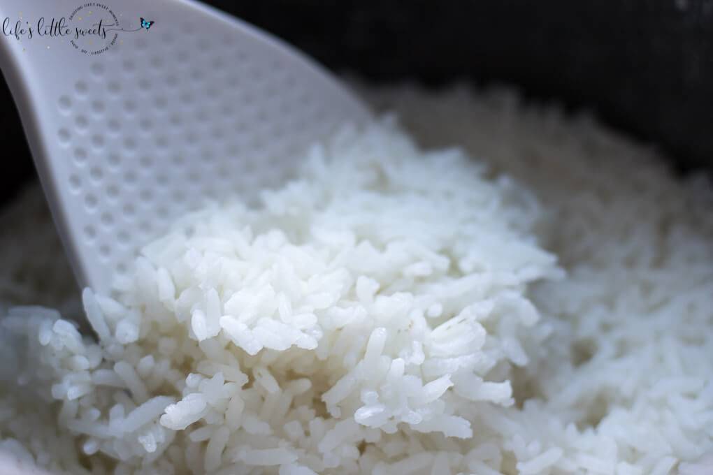 Do you know How to Make Rice in a Rice Cooker? Making rice this way is easy, less messy and frees up the stove top for cooking other food while preparing your meal. I wouldn't have it any other way! #rice #grain #ricecooker #appliance #whiterice #sidedish #side #ad