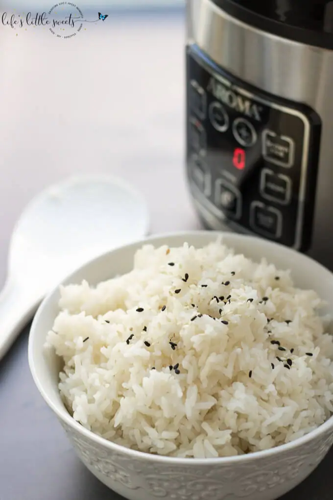 Do you know How to Make Rice in a Rice Cooker? Making rice this way is easy, less messy and frees up the stove top for cooking other food while preparing your meal. I wouldn't have it any other way! #rice #grain #ricecooker #appliance #whiterice #sidedish #side #ad