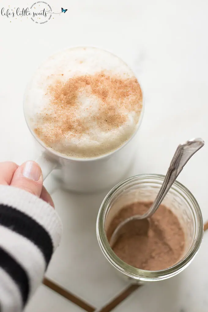 Cocoa Cinnamon Sugar Spice Mixture is the perfect topping for coffee drinks, ice cream or whipped cream. (vegan, gluten-free) #cinnamon #sugar #spice #mixture #cocoa 