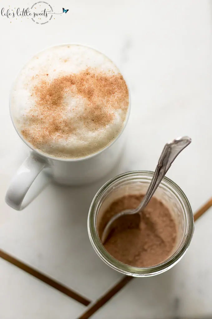 Cocoa Cinnamon Sugar Spice Mixture is the perfect topping for coffee drinks, ice cream or whipped cream. (vegan, gluten-free) #cinnamon #sugar #spice #mixture #cocoa 