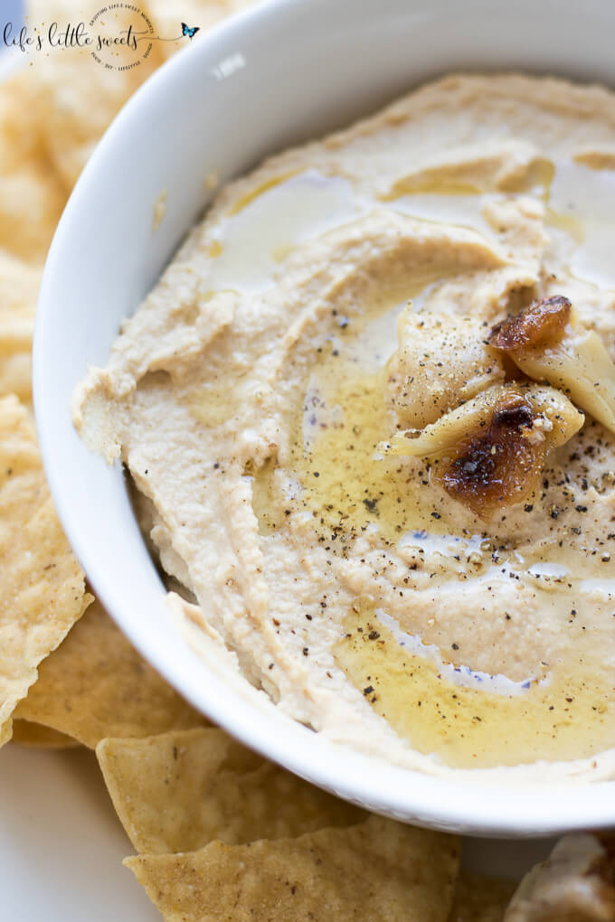 This Roasted Garlic Hummus is easy, full-flavored and delicious, with only a minimum of 6 ingredients! (gluten-free, vegan) #garlic #roasted #Koshersalt #blackpepper #cumin #tahini #appetizer #vegan #glutenfree