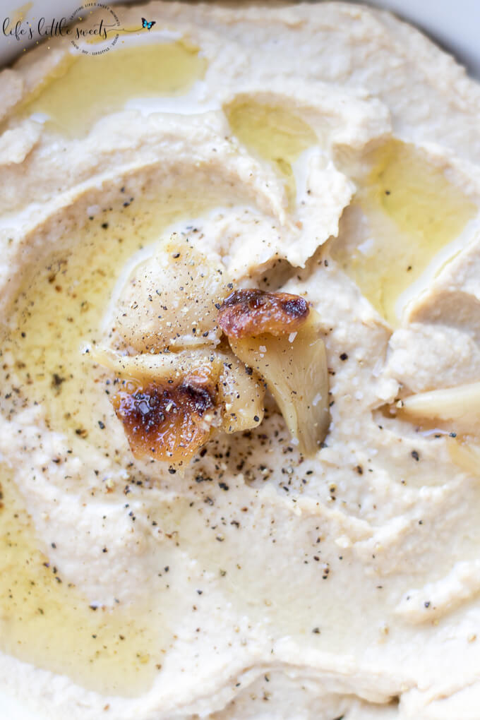 This Roasted Garlic Hummus is easy, full-flavored and delicious, with only a minimum of 6 ingredients! (gluten-free, vegan) #garlic #roasted #Koshersalt #blackpepper #cumin #tahini #appetizer #vegan #glutenfree