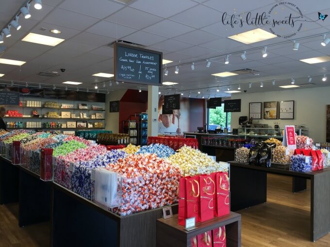 Lindt Chocolate Factory Outlet Store, Stratham, New Hampshire - I visited the Lindt Chocolate Factory Outlet Store and it is the stuff that dreams are made of (being really dang good chocolate!) #lindt #chocolate #store #outlet #NH