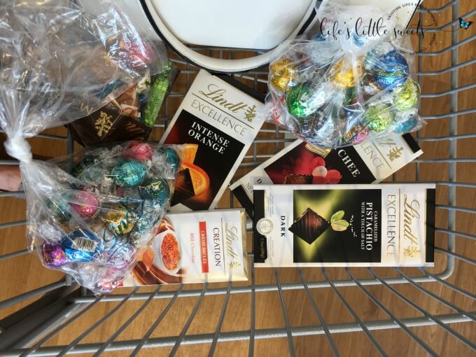 Lindt Chocolate Factory Outlet Store, Stratham, New Hampshire - I visited the Lindt Chocolate Factory Outlet Store and it is the stuff that dreams are made of (being really dang good chocolate!) #lindt #chocolate #store #outlet #NH