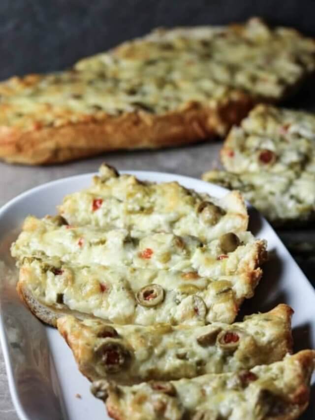 cropped-Jalapeno-Olive-Cheese-Bread-www.lifeslittlesweets.com-680x1020-1.jpg