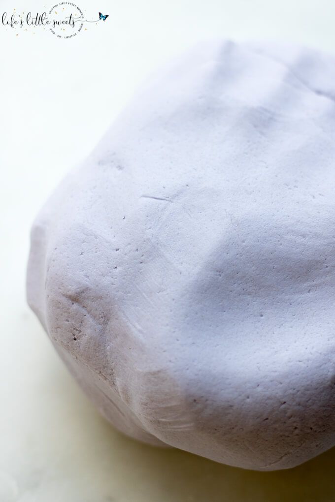 This Relaxing DIY Lavender Playdough Recipe is a great kids activity! This playdough is infused with lavender essential oil making it very soothing and relaxing to play with. (makes about 1 lb. 11.6 ounces) #lavender #DIY #playdough #kidsactivities #relaxing