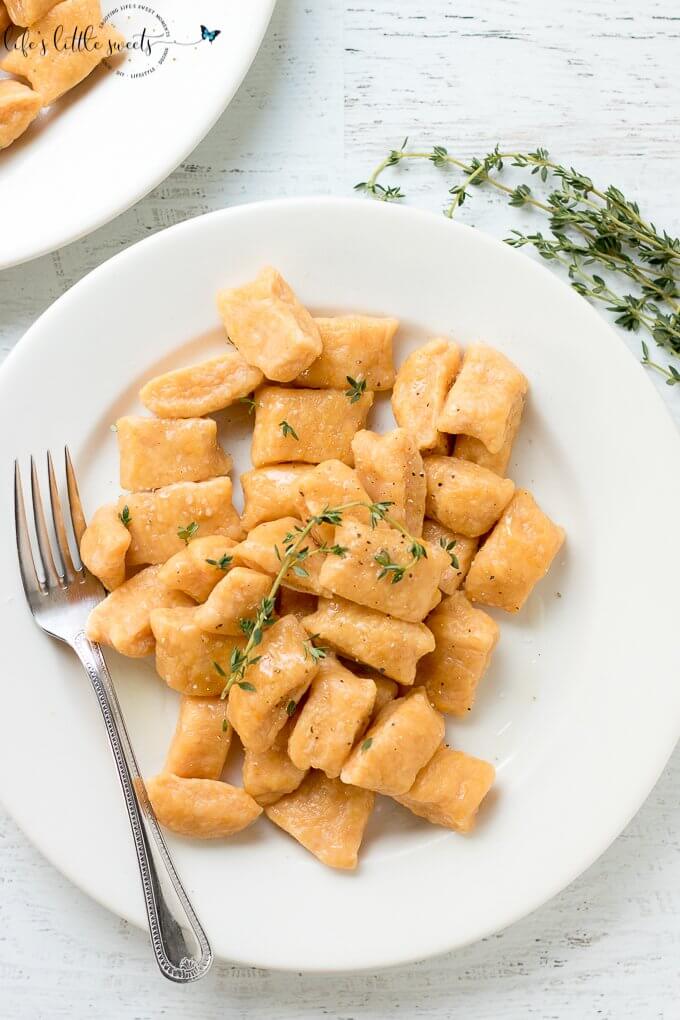 This Sweet Potato Gnocchi is surprisingly easy to put together. There are only 3-4 required ingredients and you can add some fresh herbs, like thyme or parsley for serving. Try this simple, homemade dish for your next meal! (dairy-free, vegetarian) #sweetpotatognocchi #gnocchi #sweetpotatoes #sweetpotato #Italianfood #recipe #homemade #thyme #egg #flour