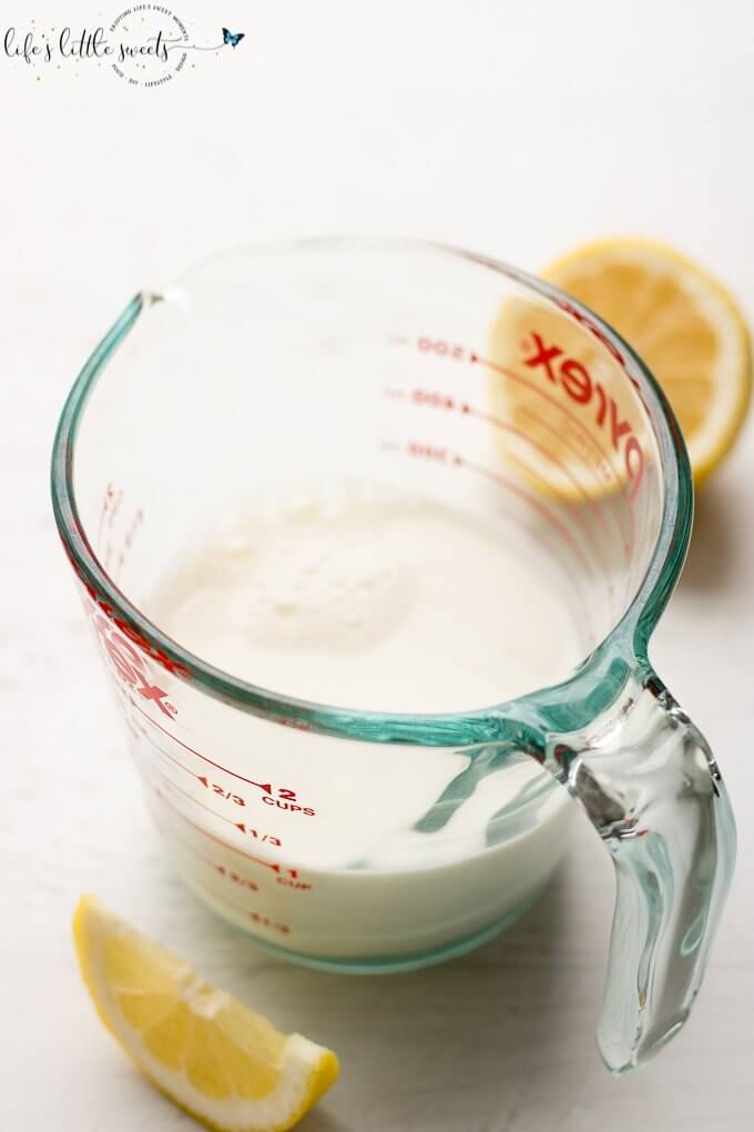 How To Make Buttermilk – Ever wonder how to make make buttermilk even if you do not have actual buttermilk? All you need is milk, lemon juice or white vinegar. (makes 1 cup buttermilk) #buttermilk #milk #howto #lemon #vinegar