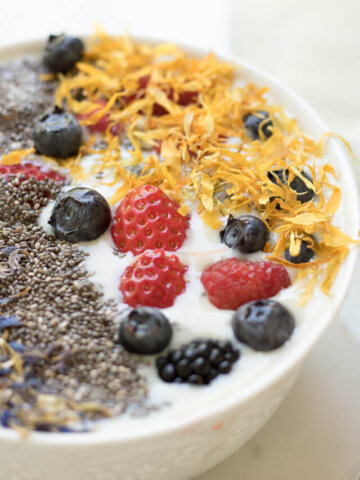 cropped-IMG_9483-Easy-Vanilla-Protein-Smoothie-Bowl-www.lifeslittlesweets.com-680x1020-1.jpg