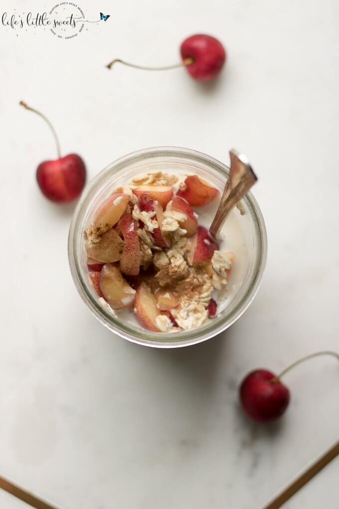 Cherry Overnight Oats has sweet crisp cherries, whole oats, milk and is sweetened with maple syrup. #ad @Semilt #cherry #overnightoats #oatmeal #breakfast #snack #cinnamon #maplesyrup