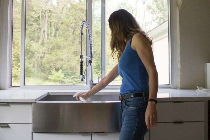 I'm sharing a tutorial on How To Clean a Stainless Steel Farmhouse Sink, I break down the steps with some help from Scott® Paper Towels! #ad #FamilyCountsOnClean #KeepLifeRolling #CollectiveBias @sofablife