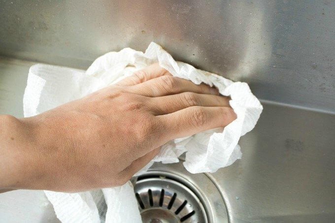 I'm sharing a tutorial on How To Clean a Stainless Steel Farmhouse Sink, I break down the steps with some help from Scott® Paper Towels! #ad #FamilyCountsOnClean #KeepLifeRolling #CollectiveBias @sofablife