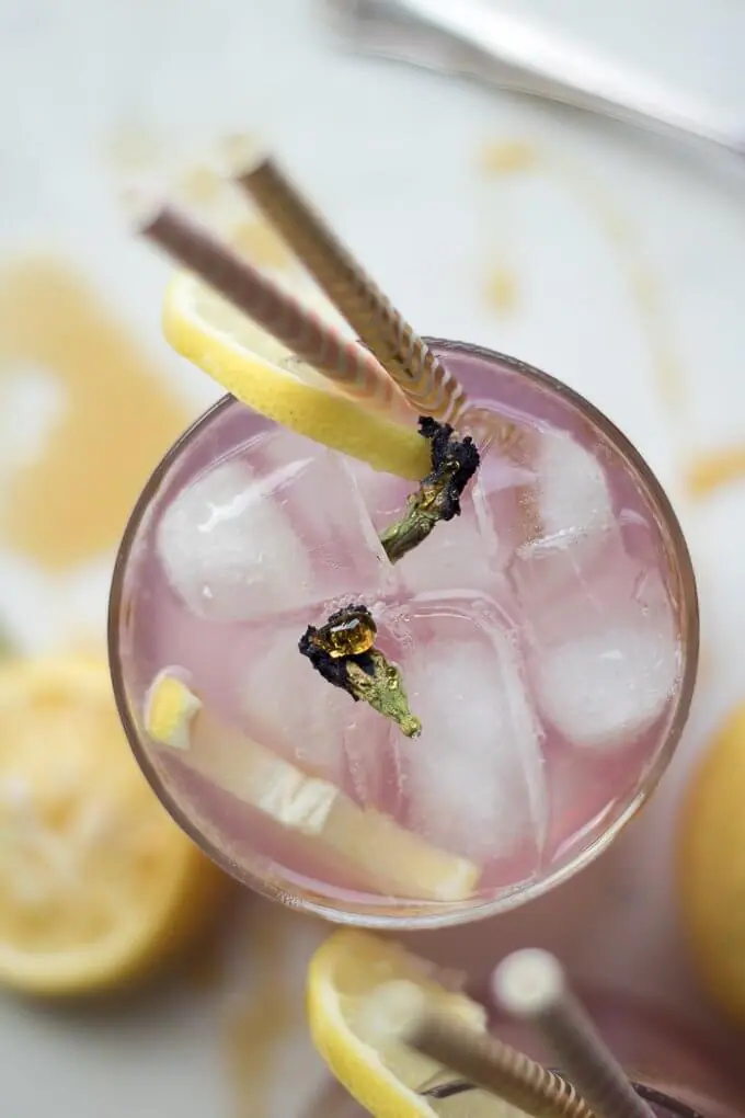 Blue Butterfly Pea Flower Lemonade is a sweet, tart and refreshing drink to level up your regular lemonade recipe. When making this recipe, as you add the lemon juice, it turns from an all natural dark blue to purple-pink thanks to the Blue Butterfly Pea Flowers. #peaflowers #lemonade #bluebutterflypeaflowers #drinks #iced #colddrinks 