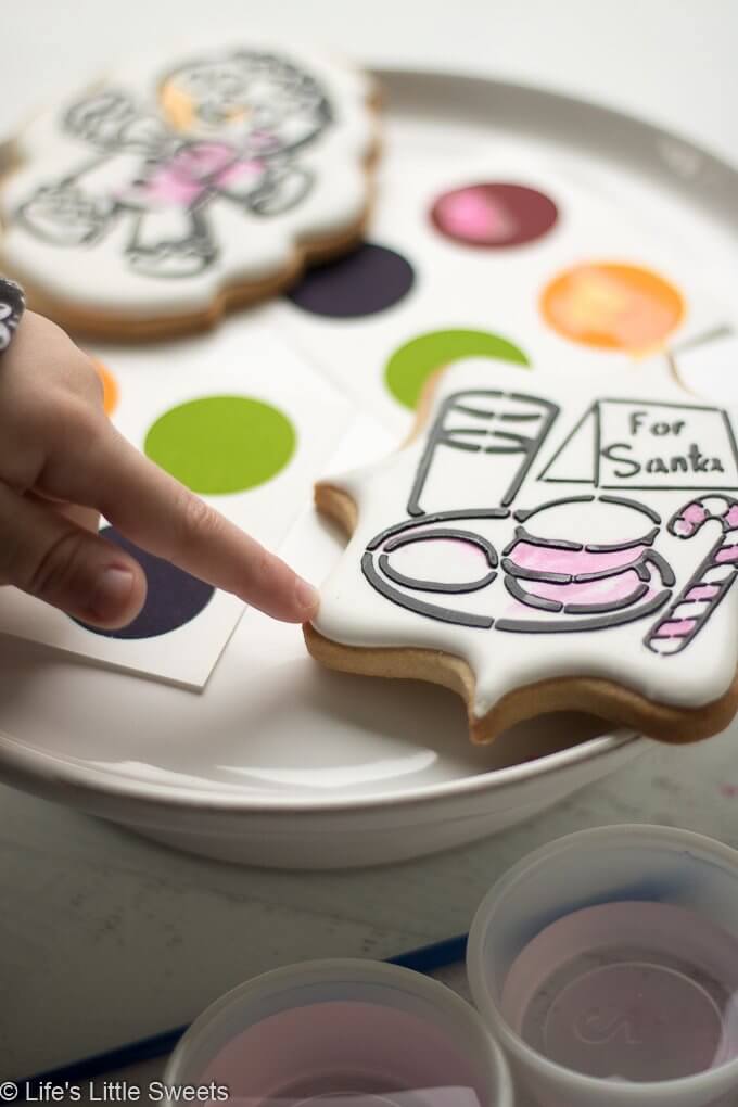 Paint your Own Cookie Kits by Sugar Cupid Sweets - Laura from Sugar Cupid Sweets LLC is makes the most amazing cakes, cupcakes, cookies and cake pops! #cookies #handpainted #sugarcookies #holidaycookies #dessert #Christmascookies