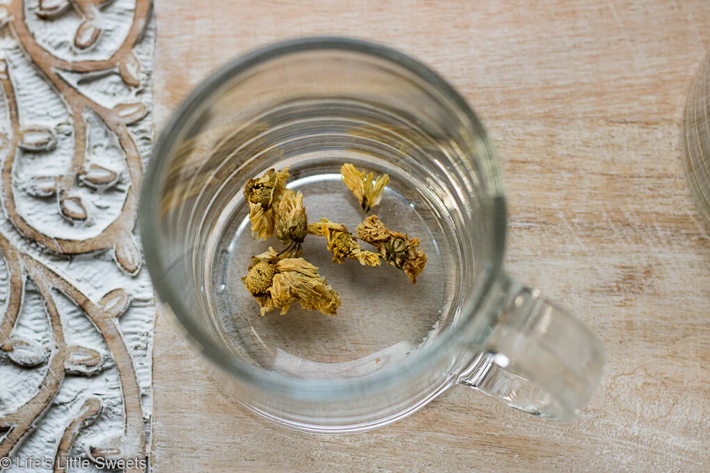 How to Make Chrysanthemum Flower Tea