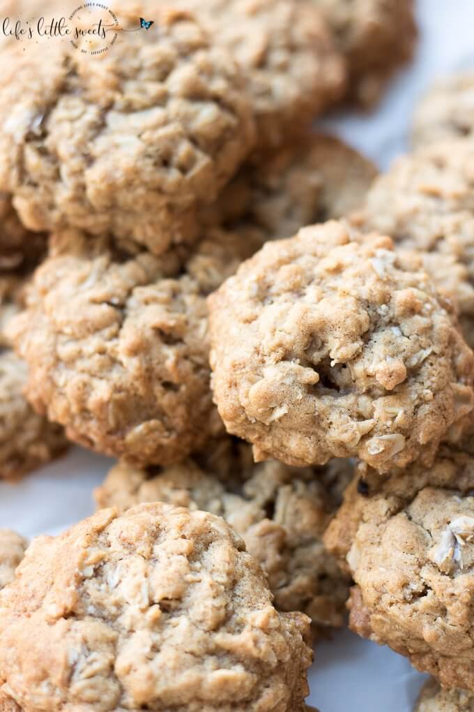Cinnamon Oatmeal Cookies are delicious oatmeal cookies without raisins or cranberries. There's plenty of cinnamon and brown sugar flavor in these tasty cookies. They are perfect for a snack or even with your breakfast coffee or tea ;) #glutenfreeoption #cinnamon #cookies #oatmeal #sweet #desserts #recipe #brownsugar #oats